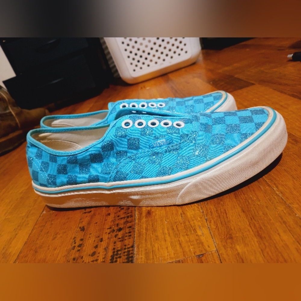 Vans - Picture 5 of 7